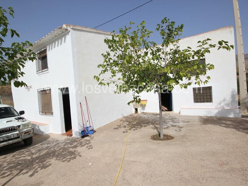 LVC481: 4 Bedroom Country House for Sale LVC481: 4 Bedroom Country House for Sale